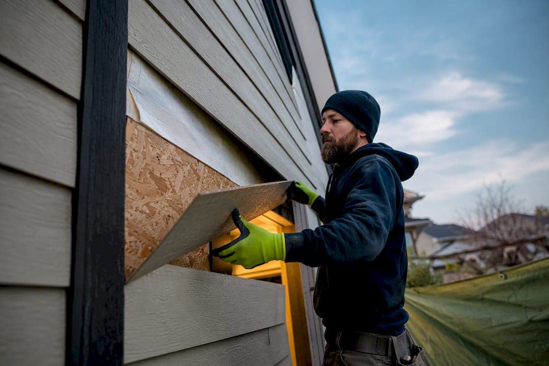 $9–$18 per sq ft: Calgary siding replacement, budget for hidden repairs